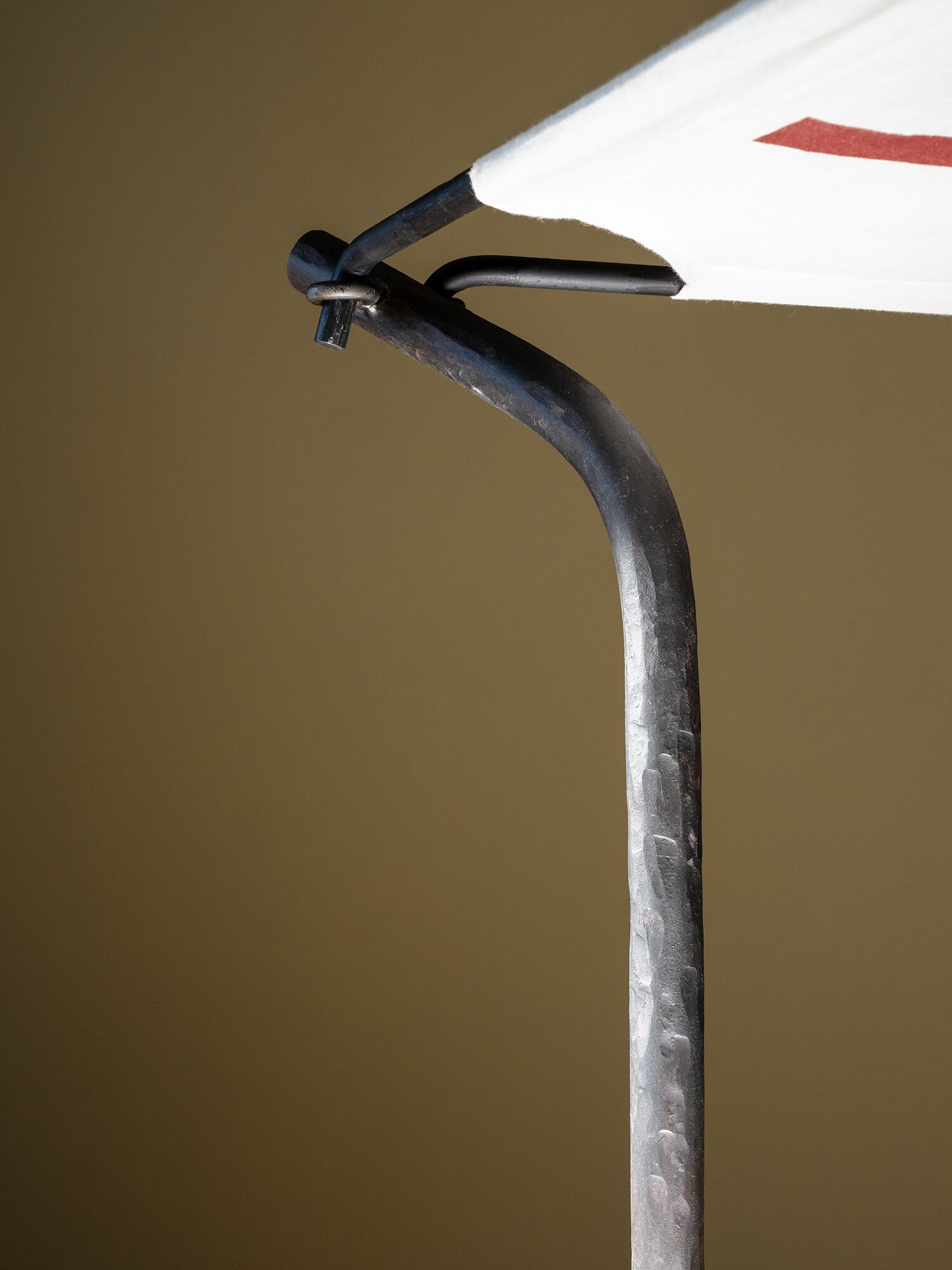 Двуспальная кровать из кованого железа с мягким изголовьем Lispi VELARIO ARCH-00020255 - Вид №1