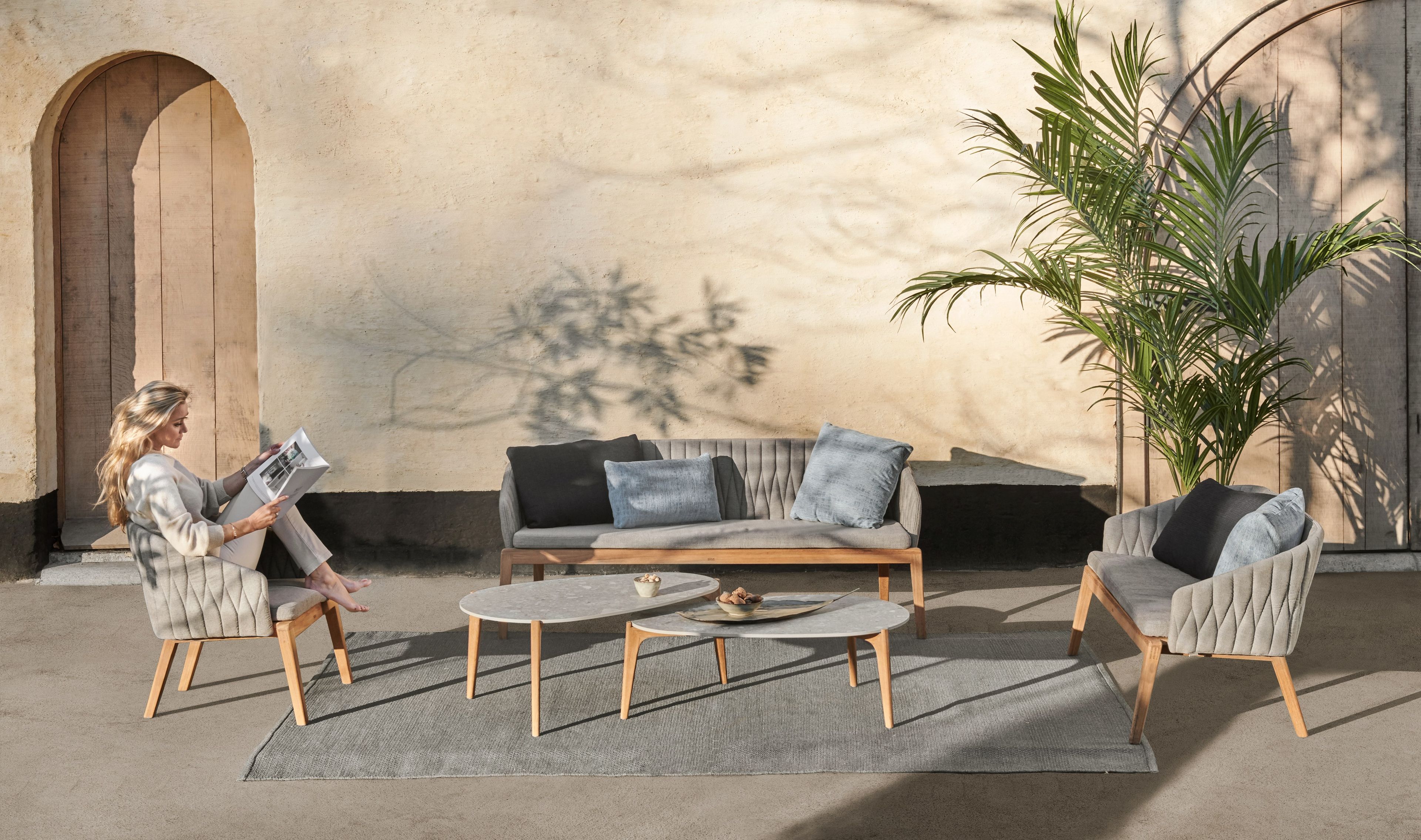 Садовое кресло из ткани и ТИКа с подлокотниками Royal Botania Calypso Lounge ARCH-00007496 - Вид №1