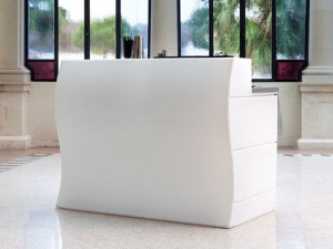 Барная стойка с подсветкой из полиэтилена