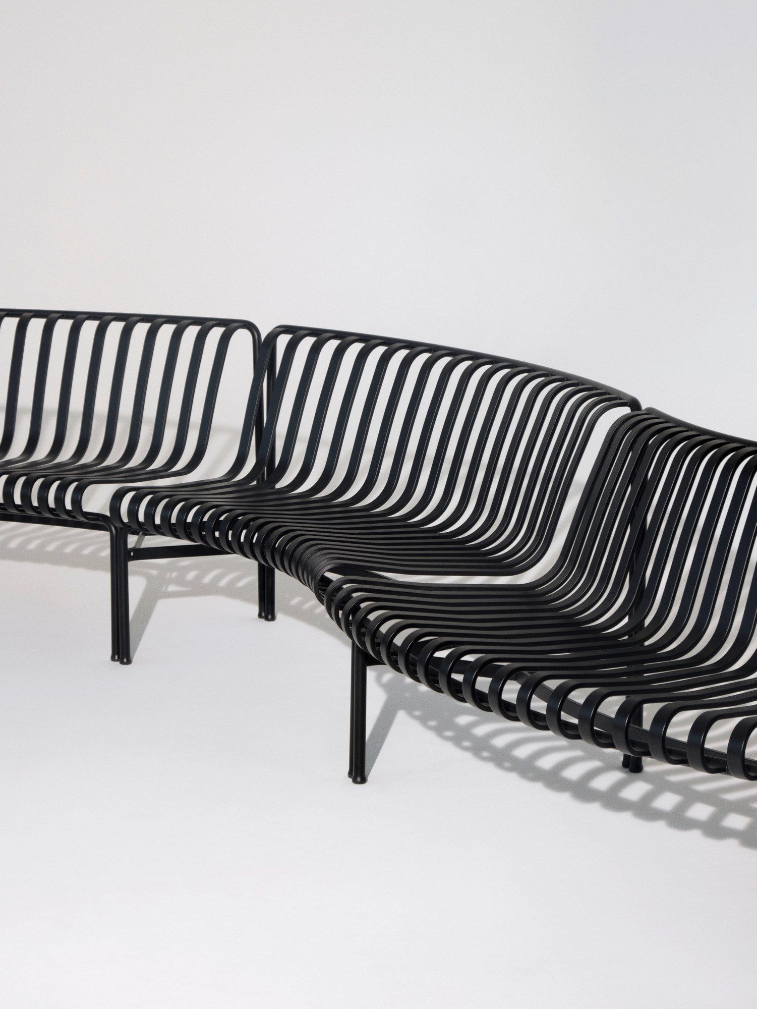 Стальная садовая скамейка с порошковым покрытием со спинкой Hay Палисад ARCH-00074175 - Вид №51