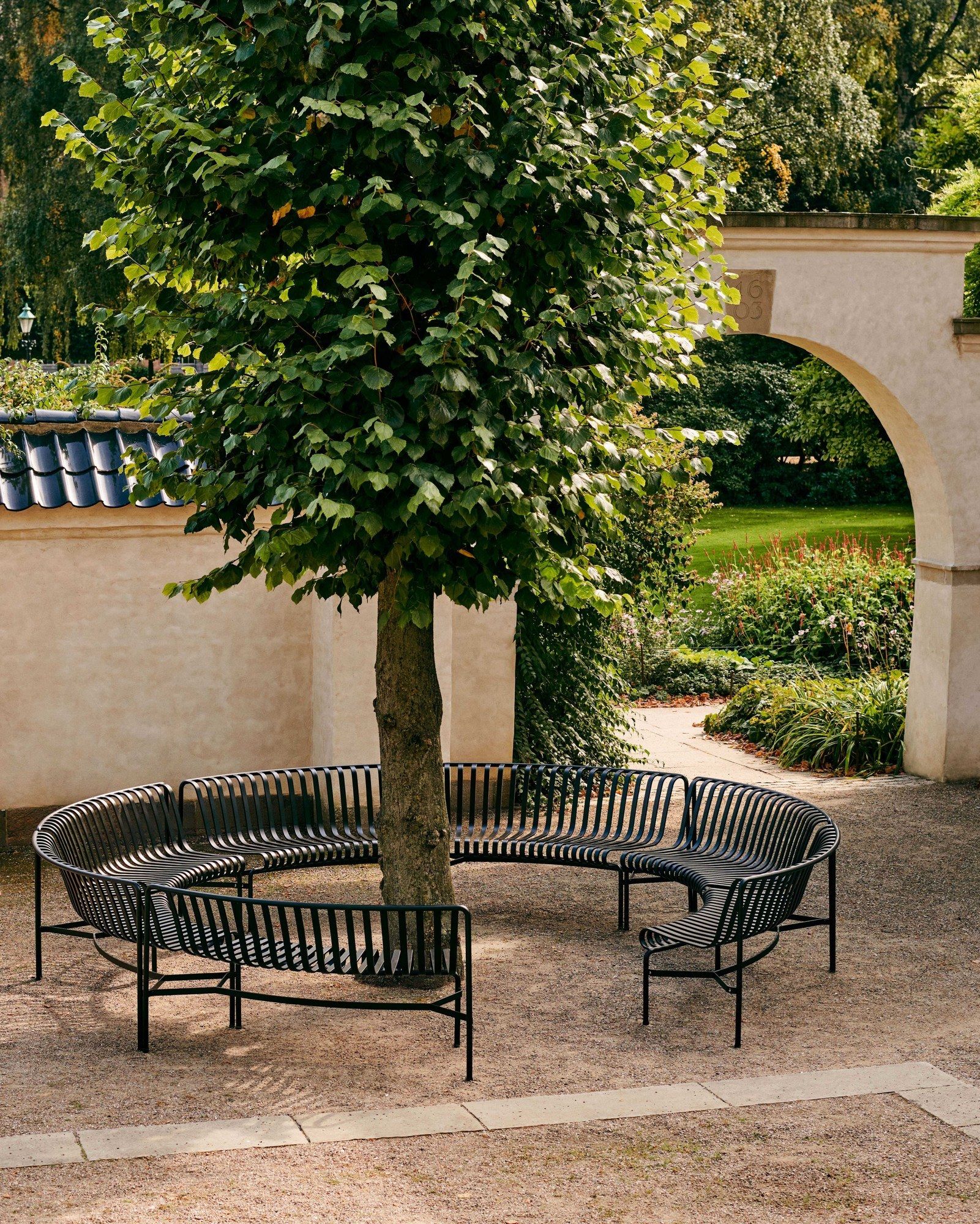 Стальная садовая скамейка с порошковым покрытием со спинкой Hay Палисад ARCH-00074175 - Вид №64