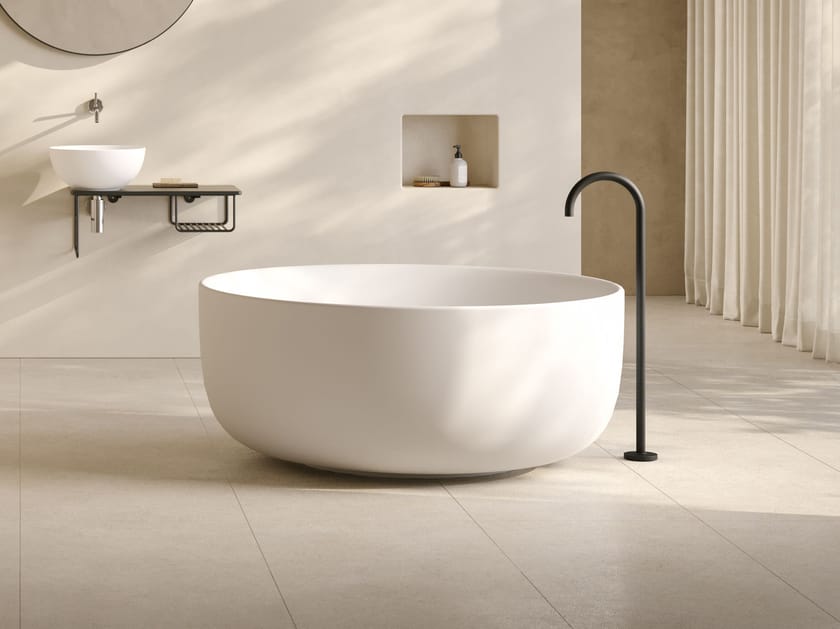 Круглая ванна в центре комнаты в Livingtec® Ceramica Globo KOI ARCH-00073944