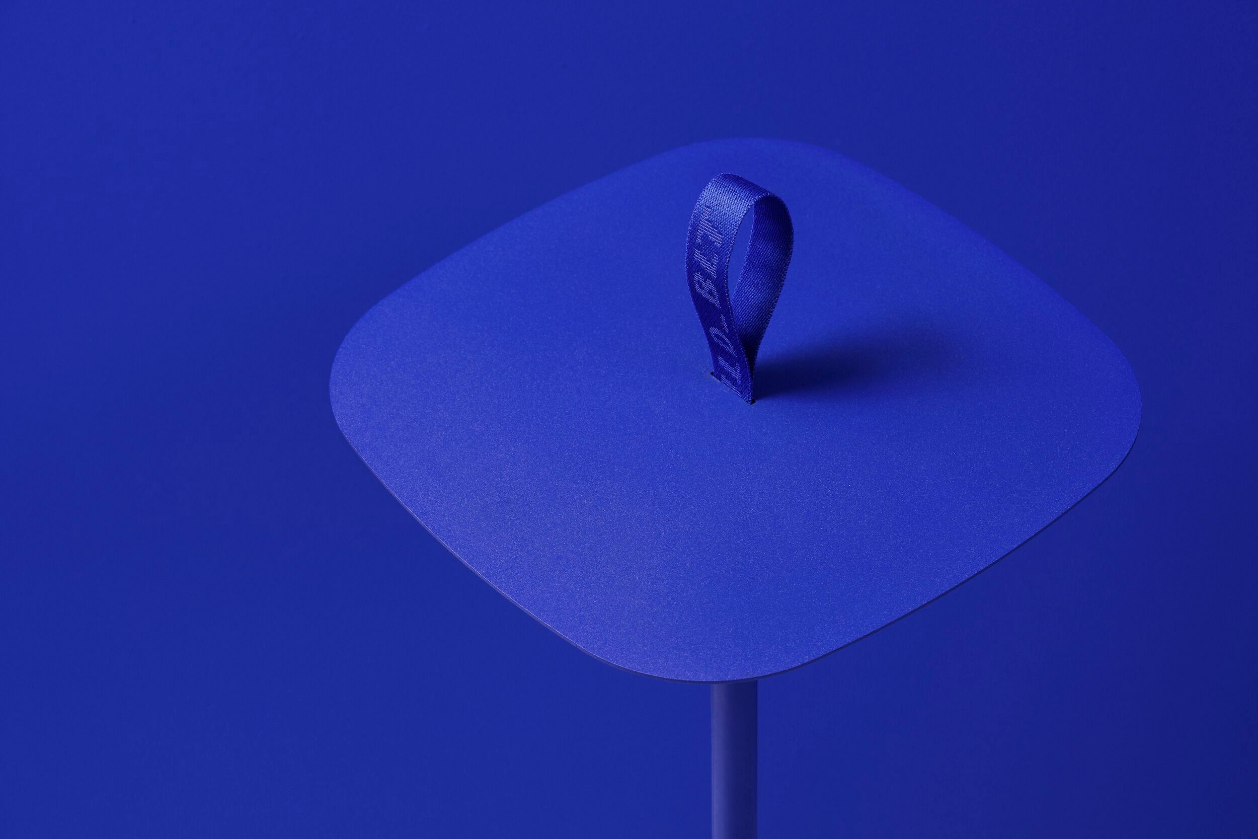 Высокий стальной журнальный столик с порошковым покрытием +kouple BLT ARCH-00012971