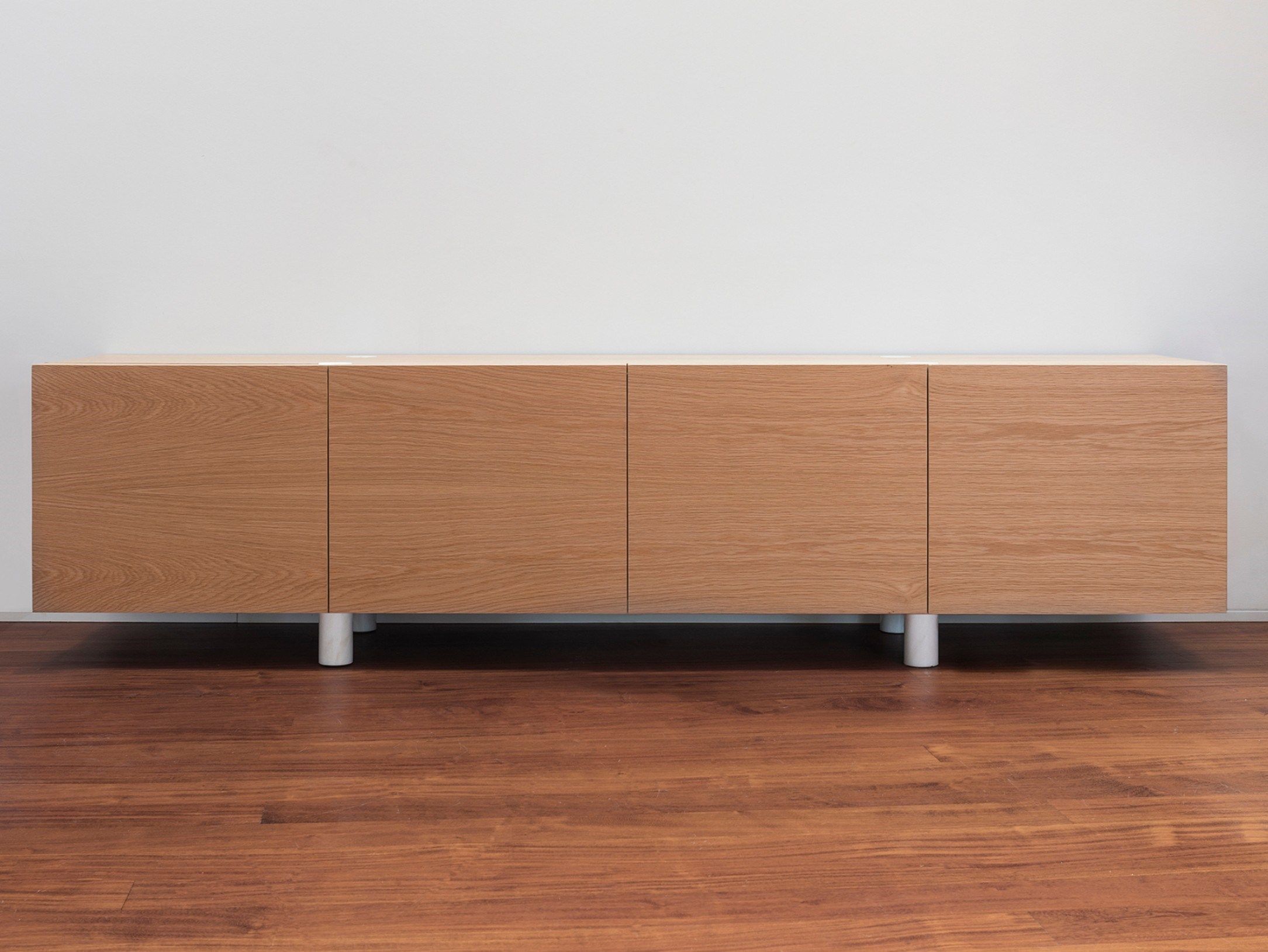 Деревянный шкаф с распашными дверями WUDA Pedra ARCH-00001184