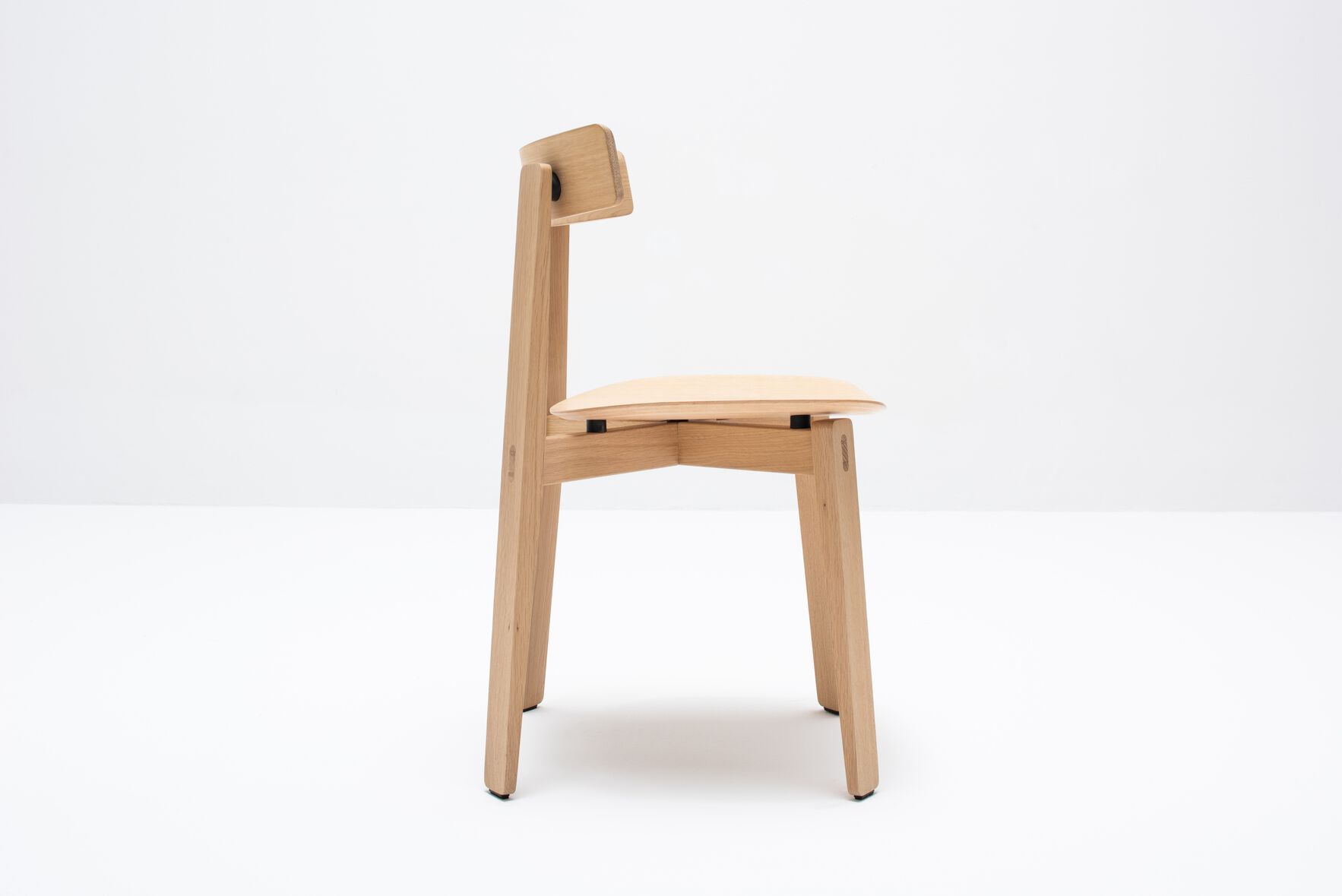 Дубовый стул с открытой спинкой Gazzda ARCH-00016779 - Вид №1