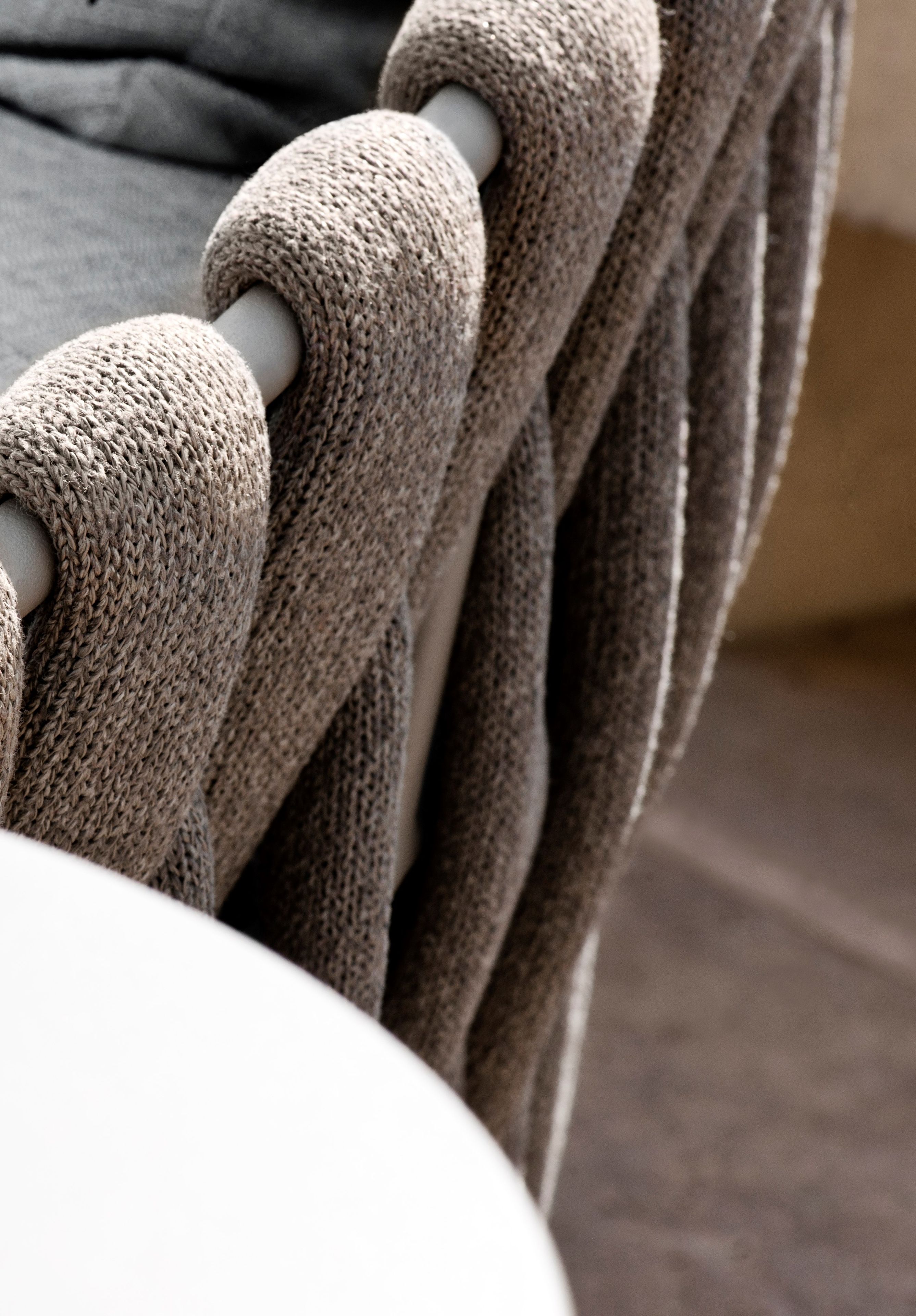 Мягкий тканевый стул с подлокотниками TRIBÙ Tosca ARCH-00002361 - Вид №1