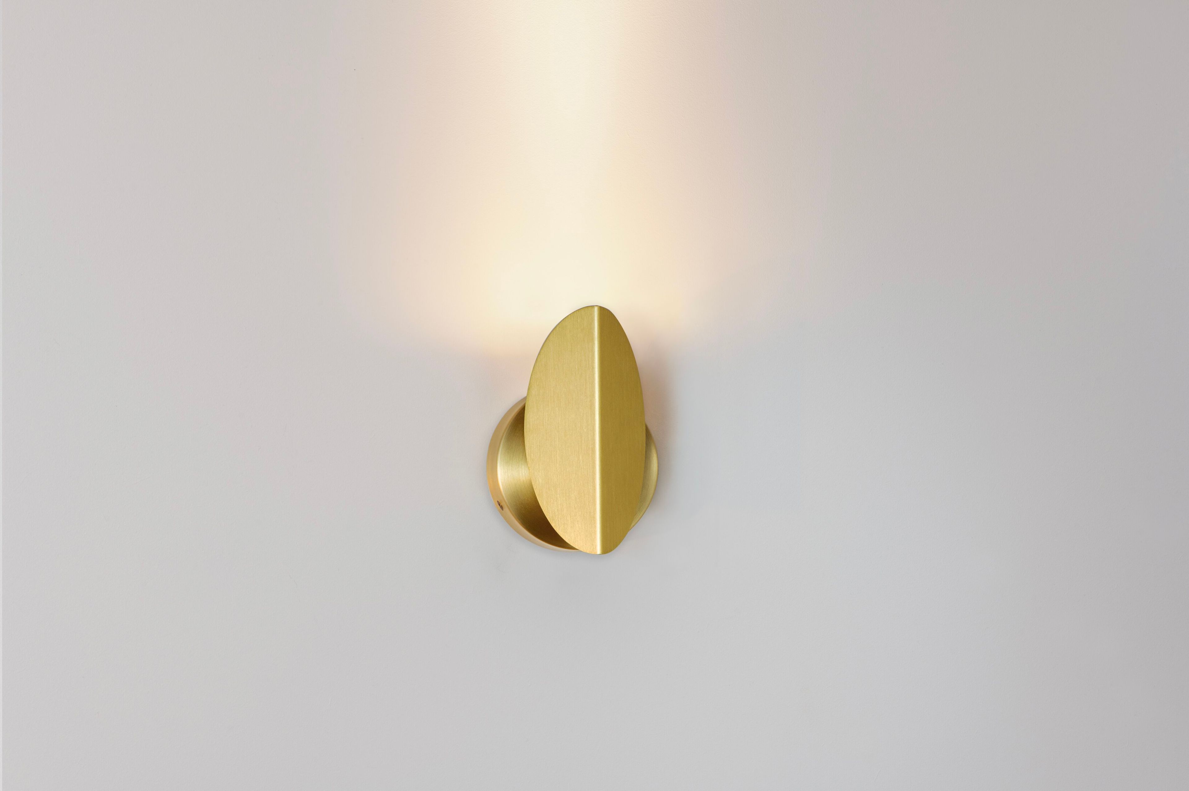 Латунный светодиодный настенный светильник CVL Luminaires Pirouette ARCH-00029238 - Вид №3