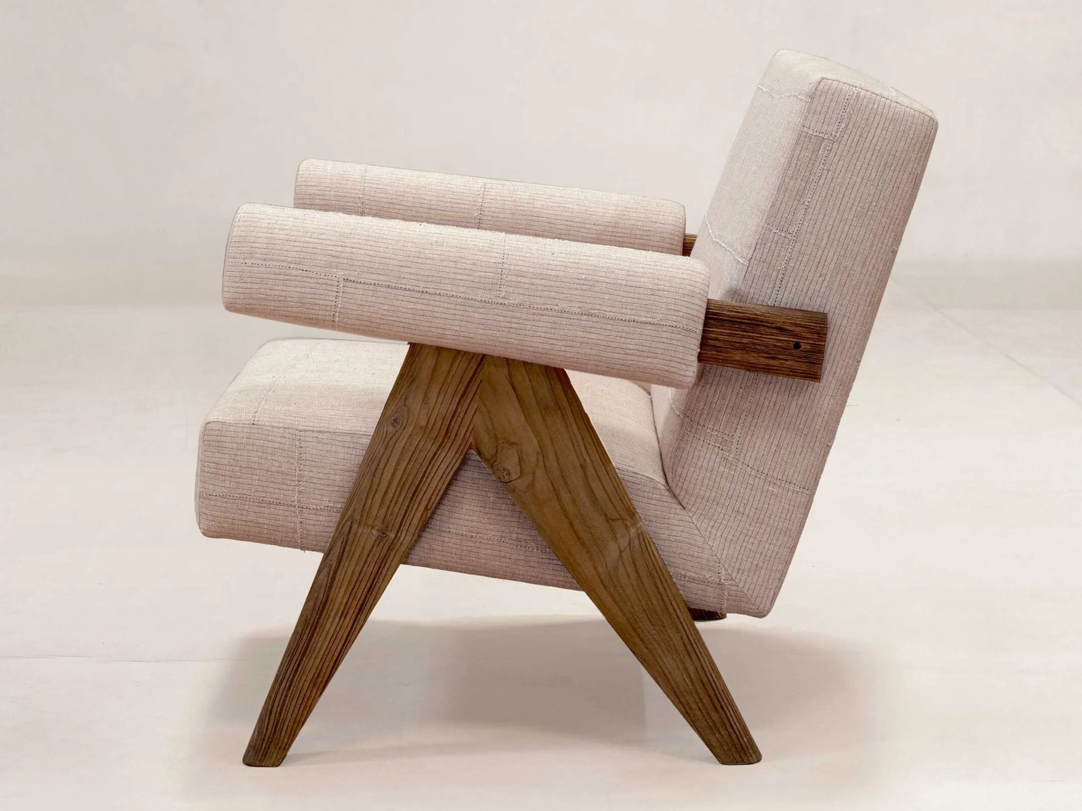 Тканевое кресло с подлокотниками Phantom Hands Project Chandigarh ARCH-00099136