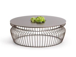 Круглый металлический журнальный столик