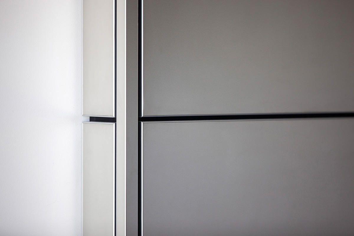 FSRT660 Система облицовки стен Levele с плавающими панелями из нержавеющей стали с отделкой из каймового камня в Кэссиди Терли, Сан-Хосе, Калифорния Forms-surfaces  - Вид №23