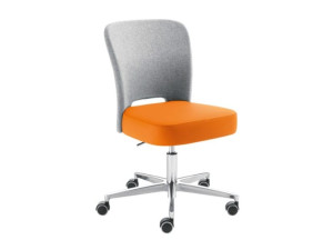 Офисное кресло из ткани с 5 спицами