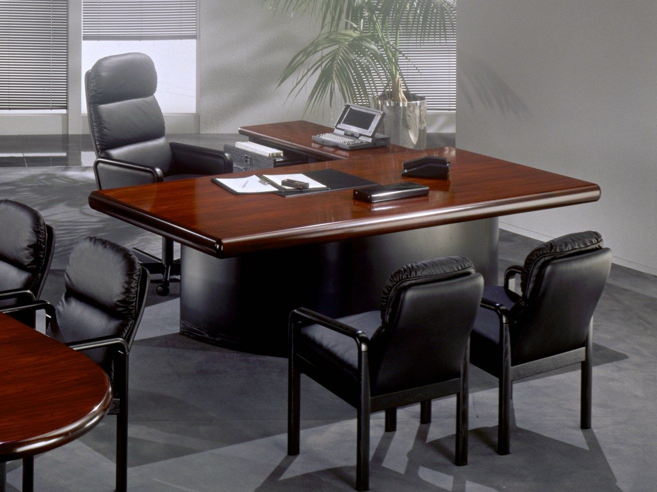 Угловой исполнительный стол Dyrlund Skyline / Super Skyline ARCH-00024097