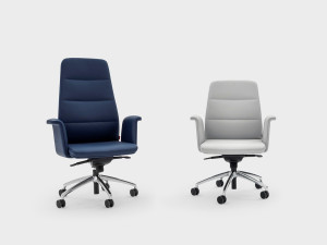 Офисное кресло с откидывающейся спинкой из ткани