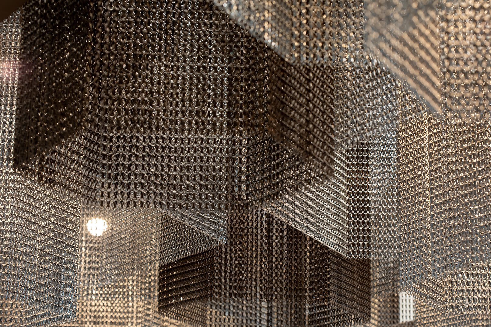 Алюминиевая цепь водопад занавес Kriskadecor LATAM LOUNGE SANTIAGO ARCH-00070527 - Вид №2