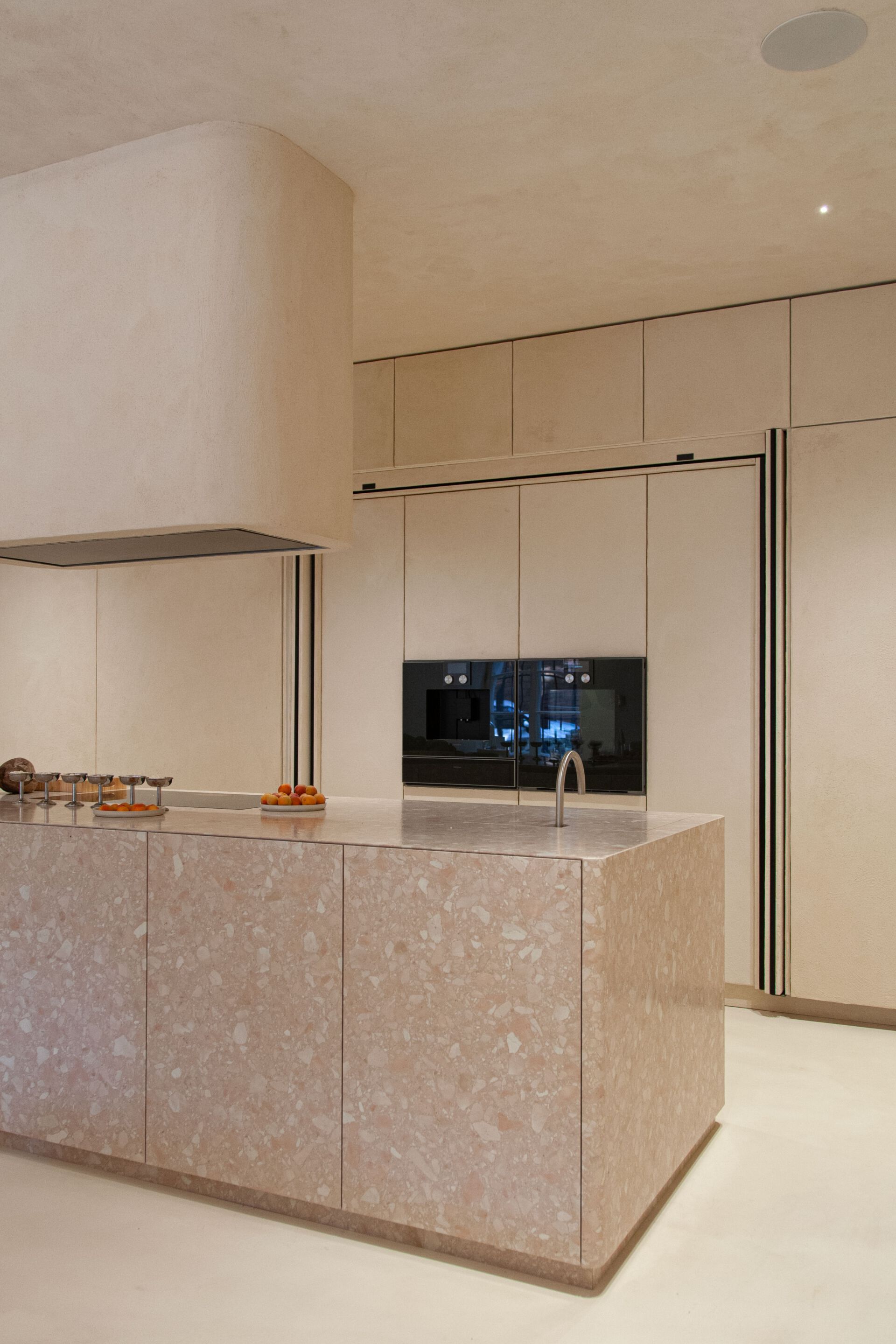 Мраморная кухня с островом Zajc PEONY ARCH-00130970 - Вид №2