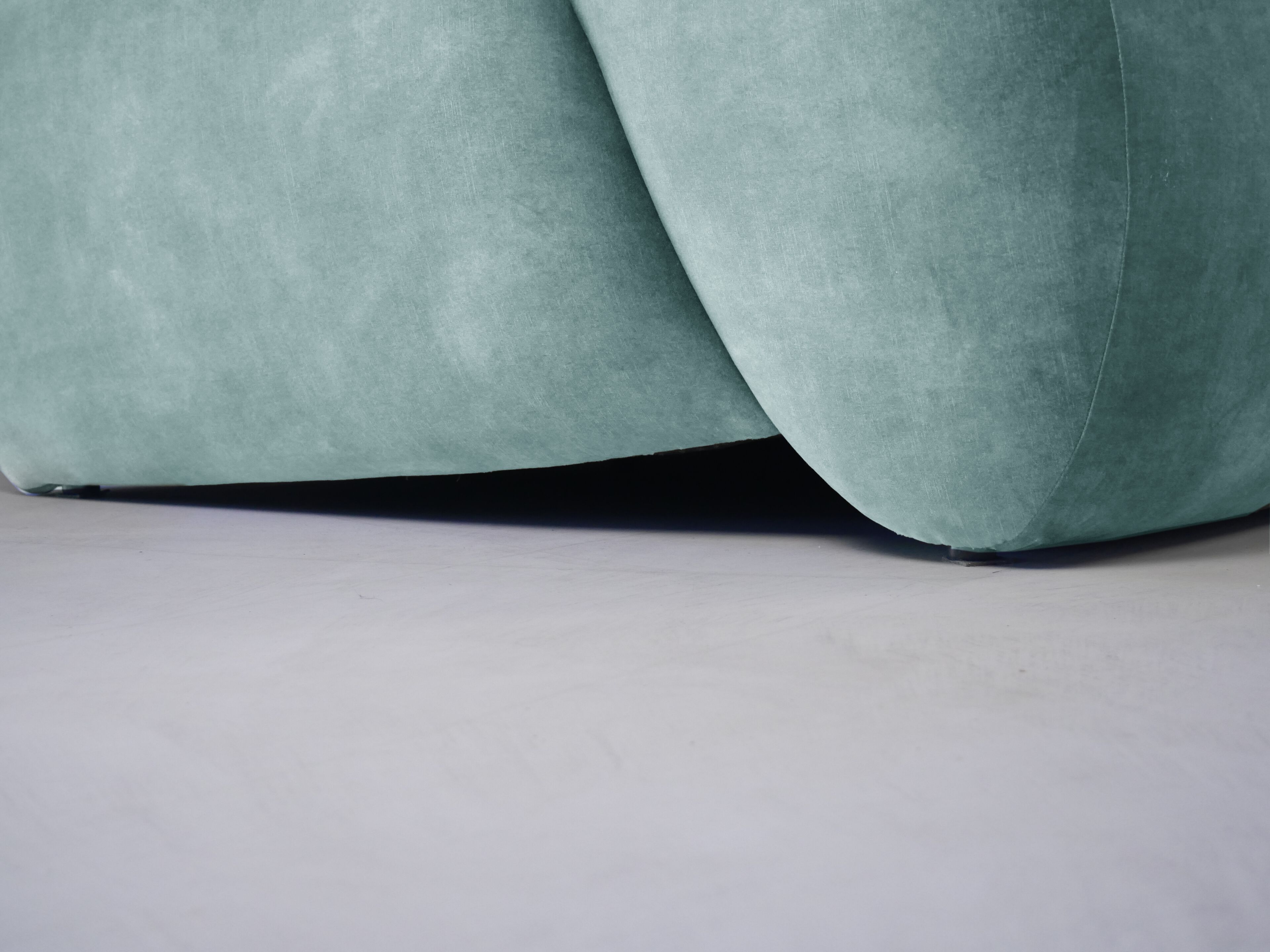 3-местный бархатный изогнутый диван DOVAIN STUDIO Pipa ARCH-00064880 - Вид №6