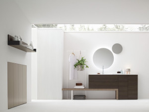 Деревянный шкаф для белья