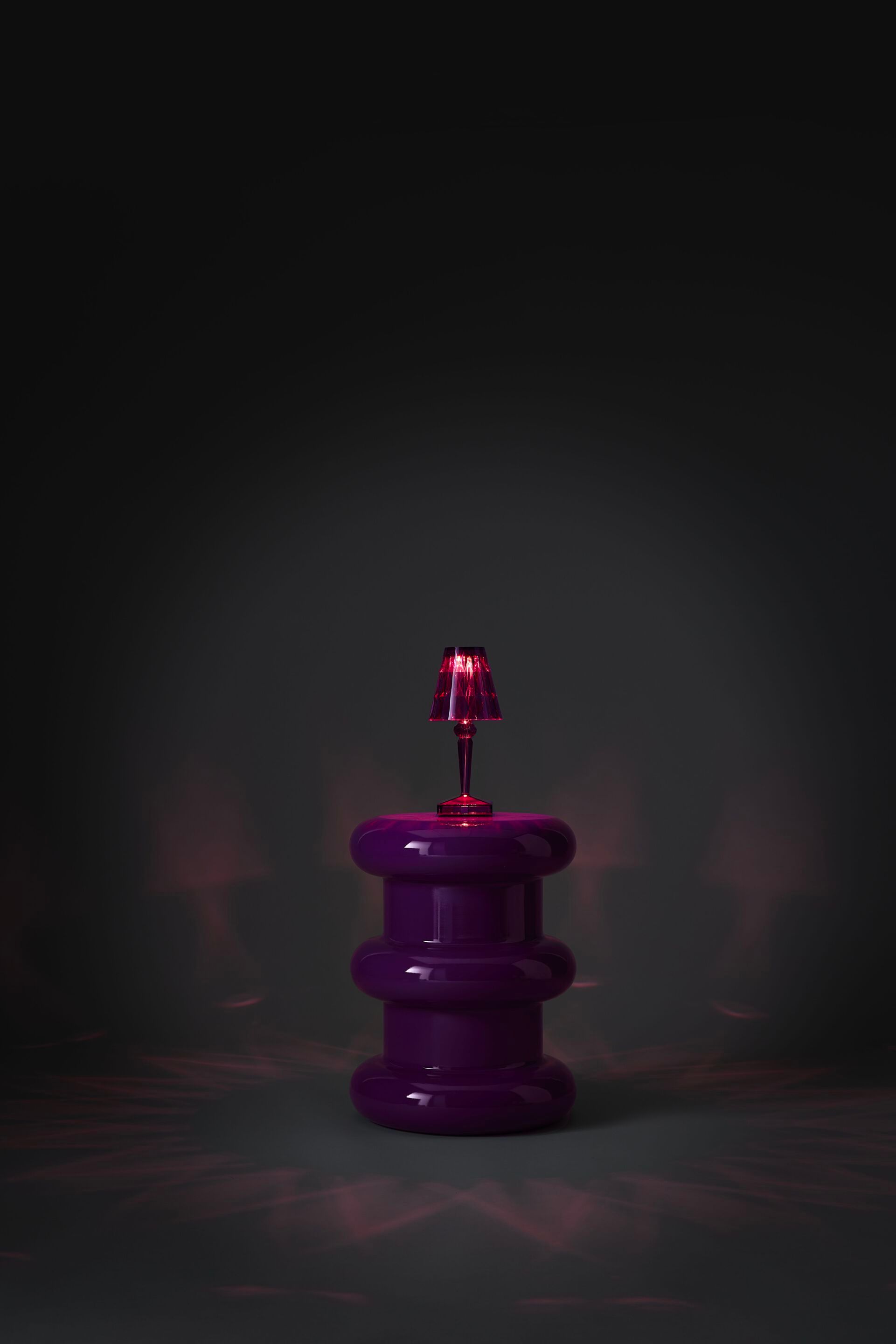 Светодиодная настольная лампа из инженерного пластика с батарейным питанием Kartell BATTERY ARCH-00018992 - Вид №19