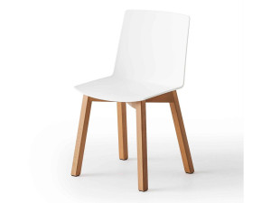 Стул из инженерного пластика