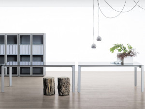 Прямоугольный стеклянный стол