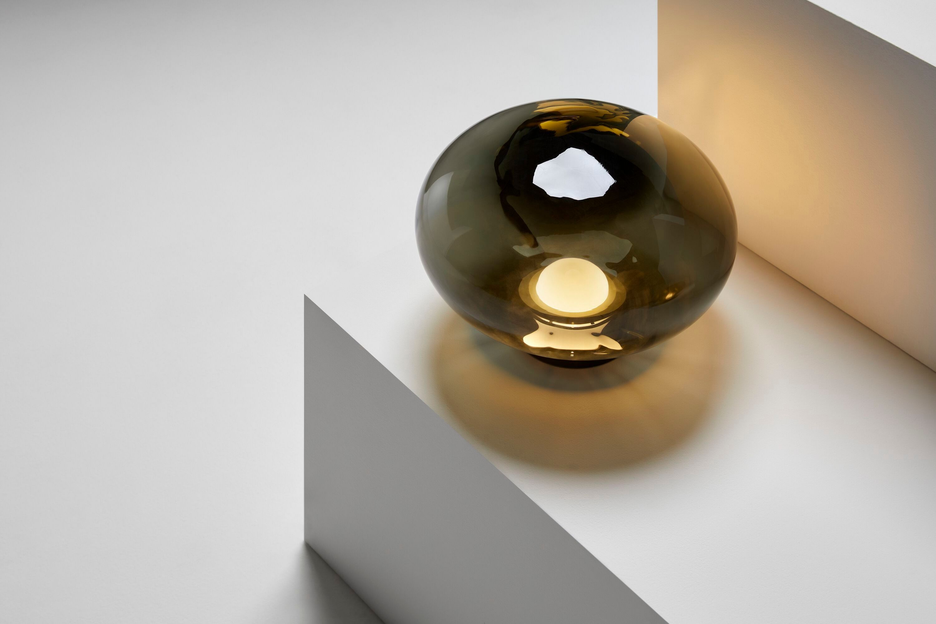 Стеклянная светодиодная настольная лампа с регулируемой яркостью Ross Gardam Aeris ARCH-00122460 - Вид №8