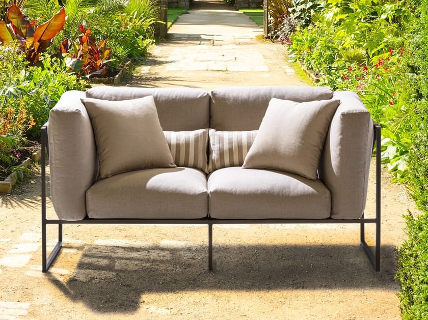 2-местный тканевый съемный садовый диван GRUPPO FOX вне двери ARCH-00091784