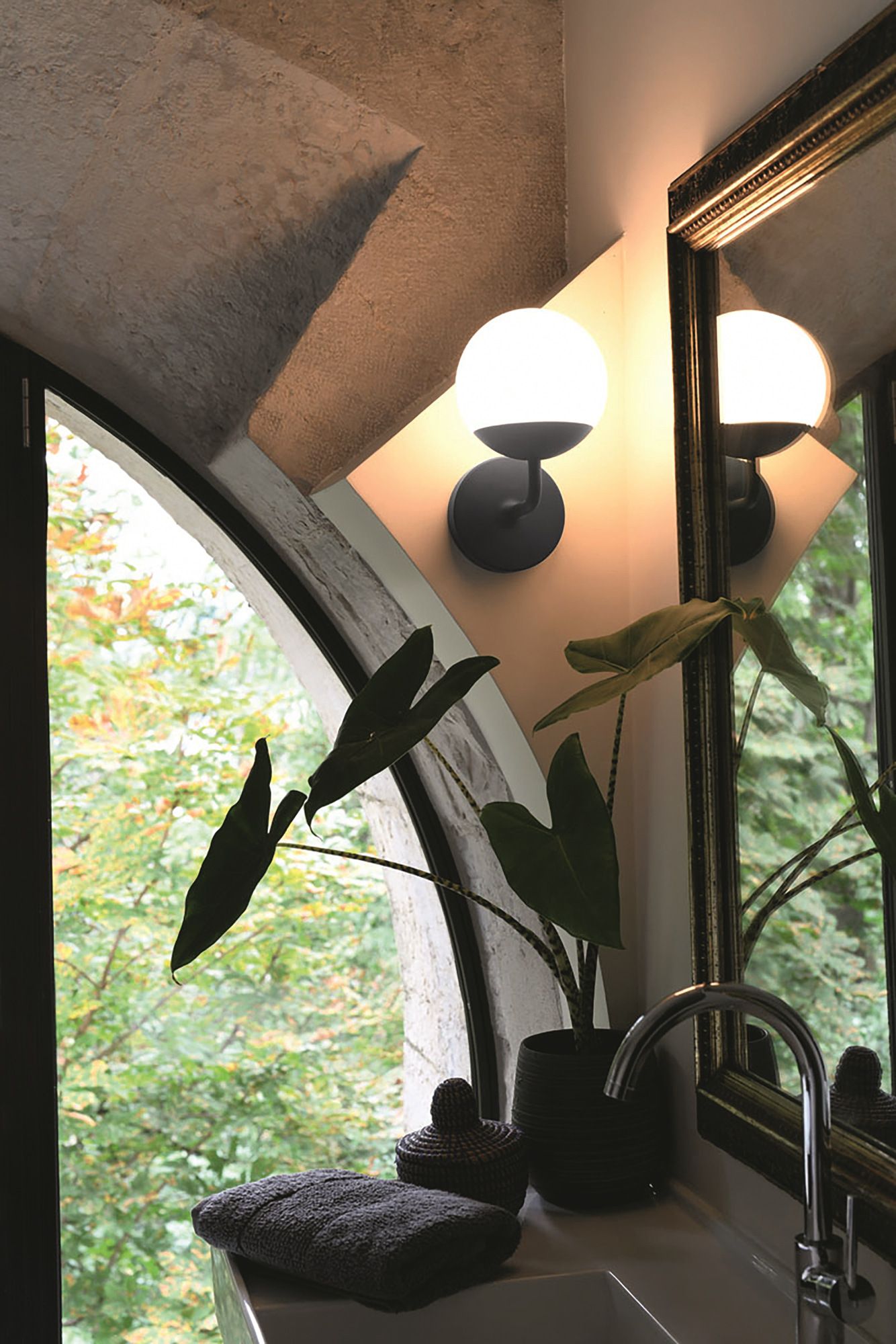 Алюминиевый и стеклянный наружный настенный светильник Fermob Mooon! ARCH-00055615 - Вид №10