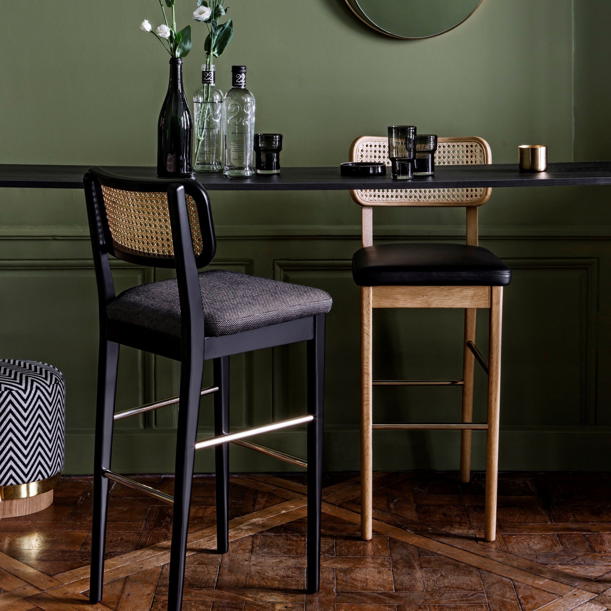 Высокий деревянный табурет со встроенной подушкой и плетеной спинкой RED EDITION плетеная ARCH-00035114 - Вид №7