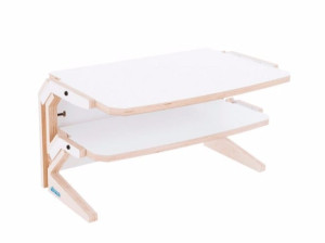 Низкий деревянный журнальный столик с журнальной стойкой