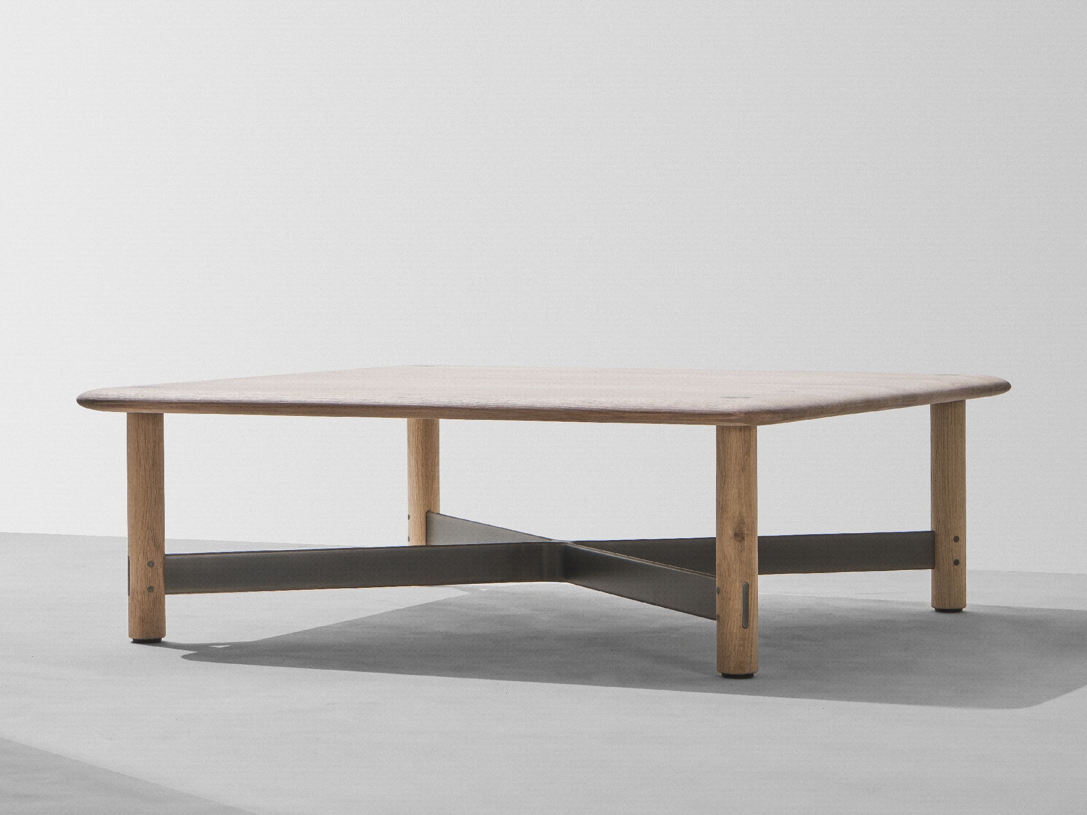 Квадратный низкий журнальный столик из дуба District Eight Stilt ARCH-00024389 - Вид №1