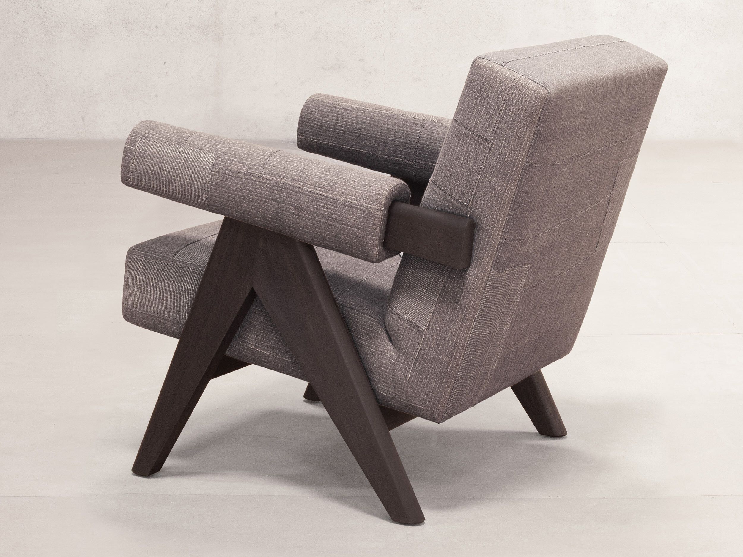 Тканевое кресло с подлокотниками Phantom Hands Project Chandigarh ARCH-00104387 - Вид №1