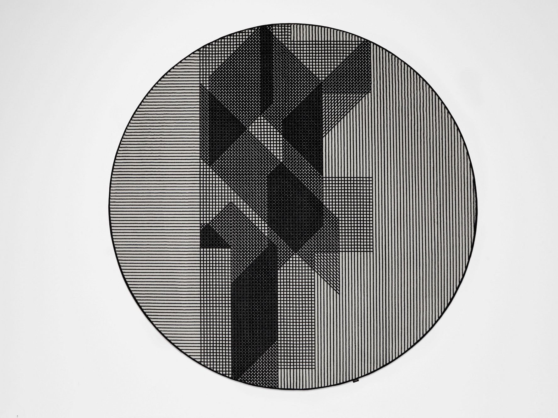Полосатый бархатный круглый ковер Antoniolupi Tramato ARCH-00117084