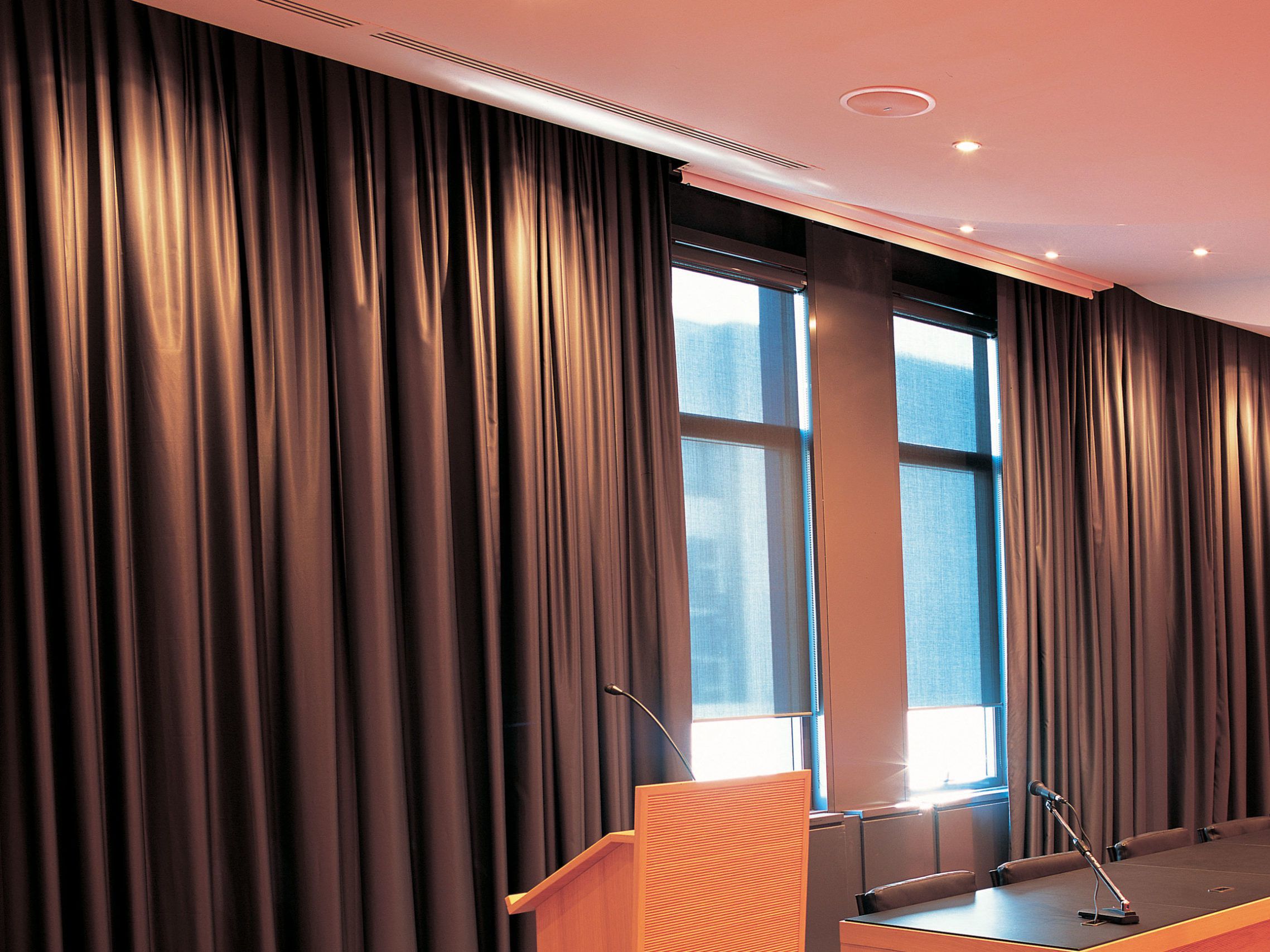 Алюминиевая направляющая для завитых штор Mottura TEATRO 404 ARCH-00042745