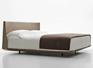 B&B Italia Двуспальная кровать из кожи с мягким изголовьем Alys