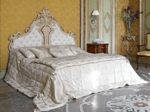 Arnaboldi Interiors Двуспальная кровать из шелка с тафтинговым изголовьем Louis xv