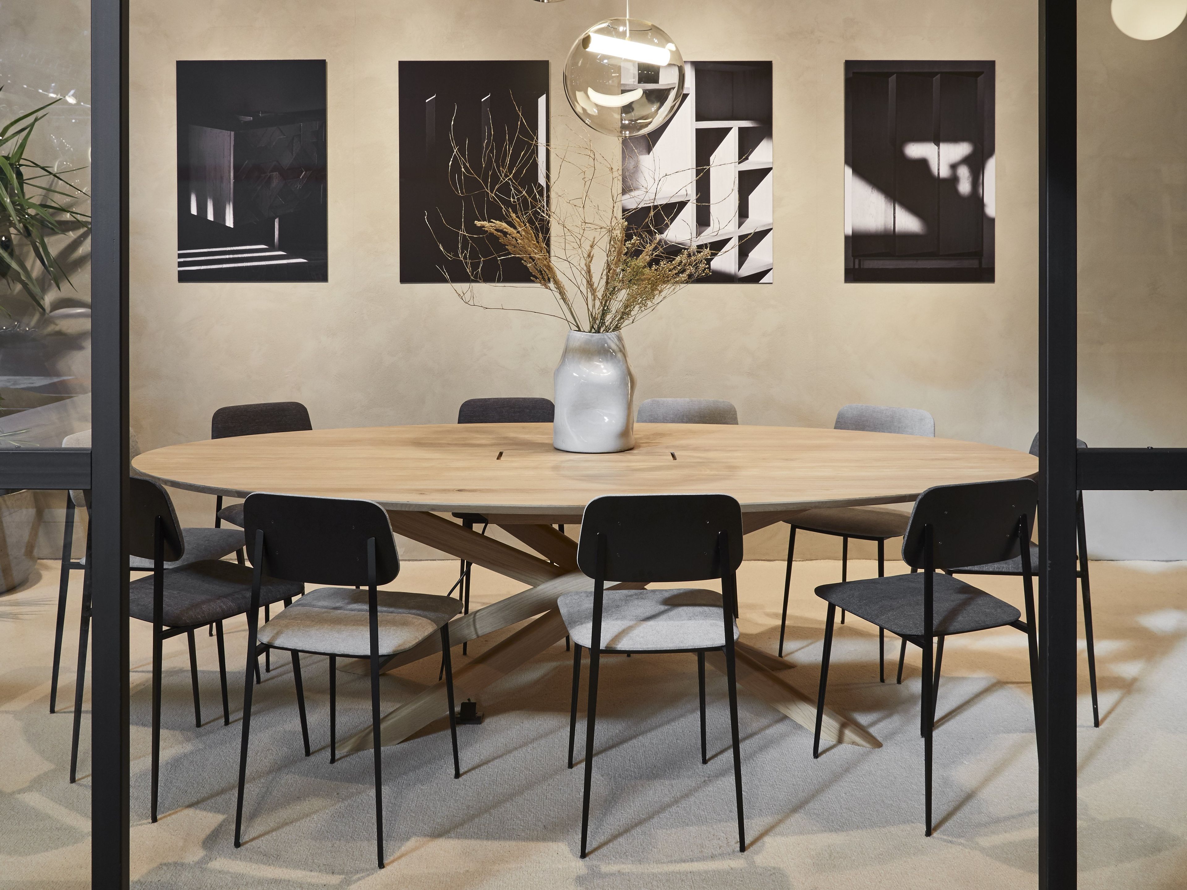 Овальный стол для совещаний из дуба с системой люверсов Ethnicraft Mikado ARCH-00032325 - Вид №5