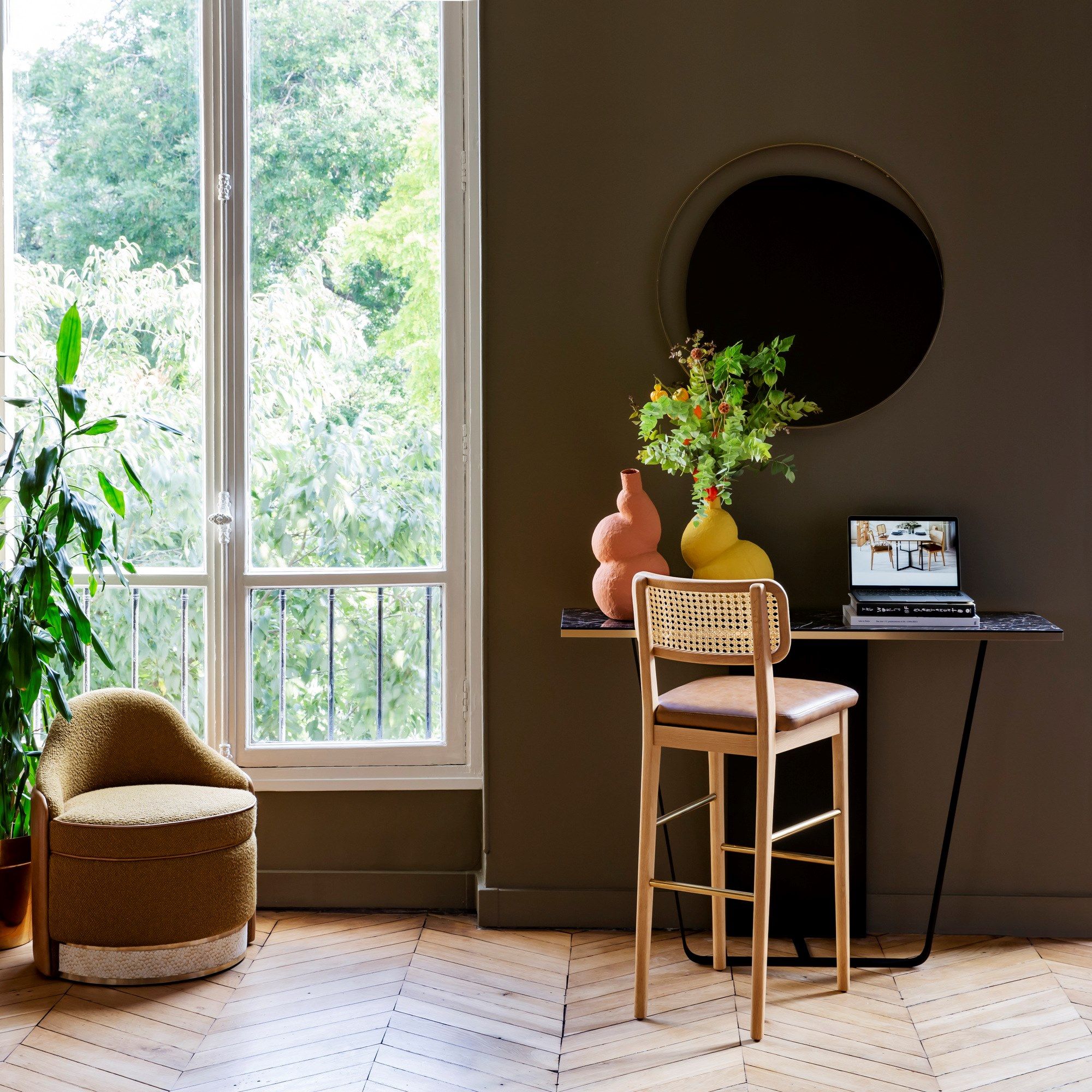 Высокий деревянный табурет со встроенной подушкой и плетеной спинкой RED EDITION плетеная ARCH-00035114 - Вид №2