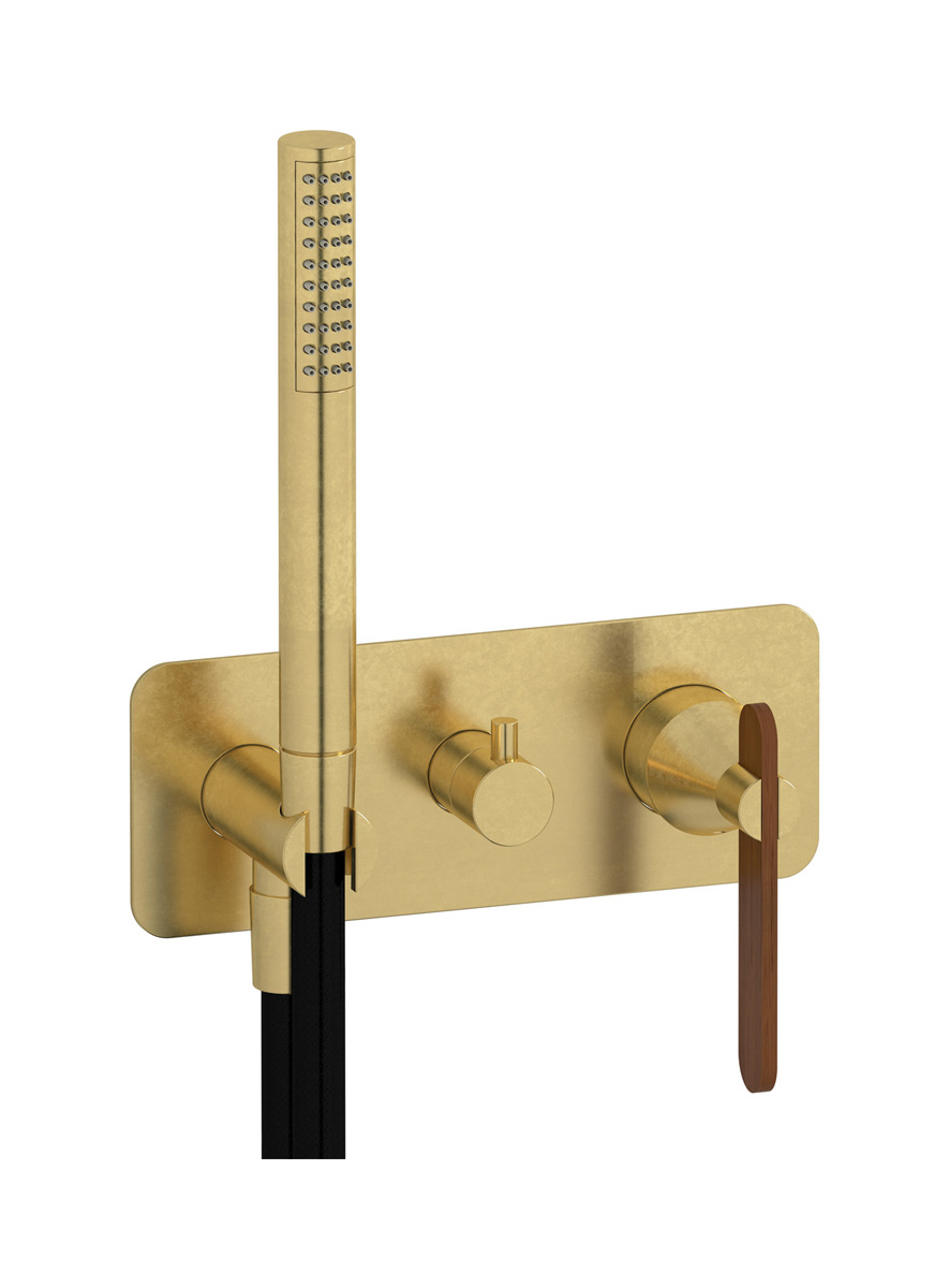 Внешние части встроенного в стену смесителя на 3 потребителя в комплекте с душевым гарнитуром. WE ARE IB ol310cs Natural Brass Soho