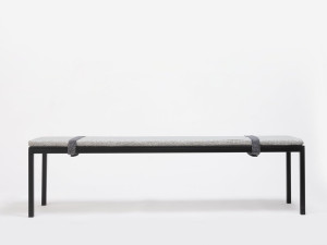 Стальная и деревянная скамья