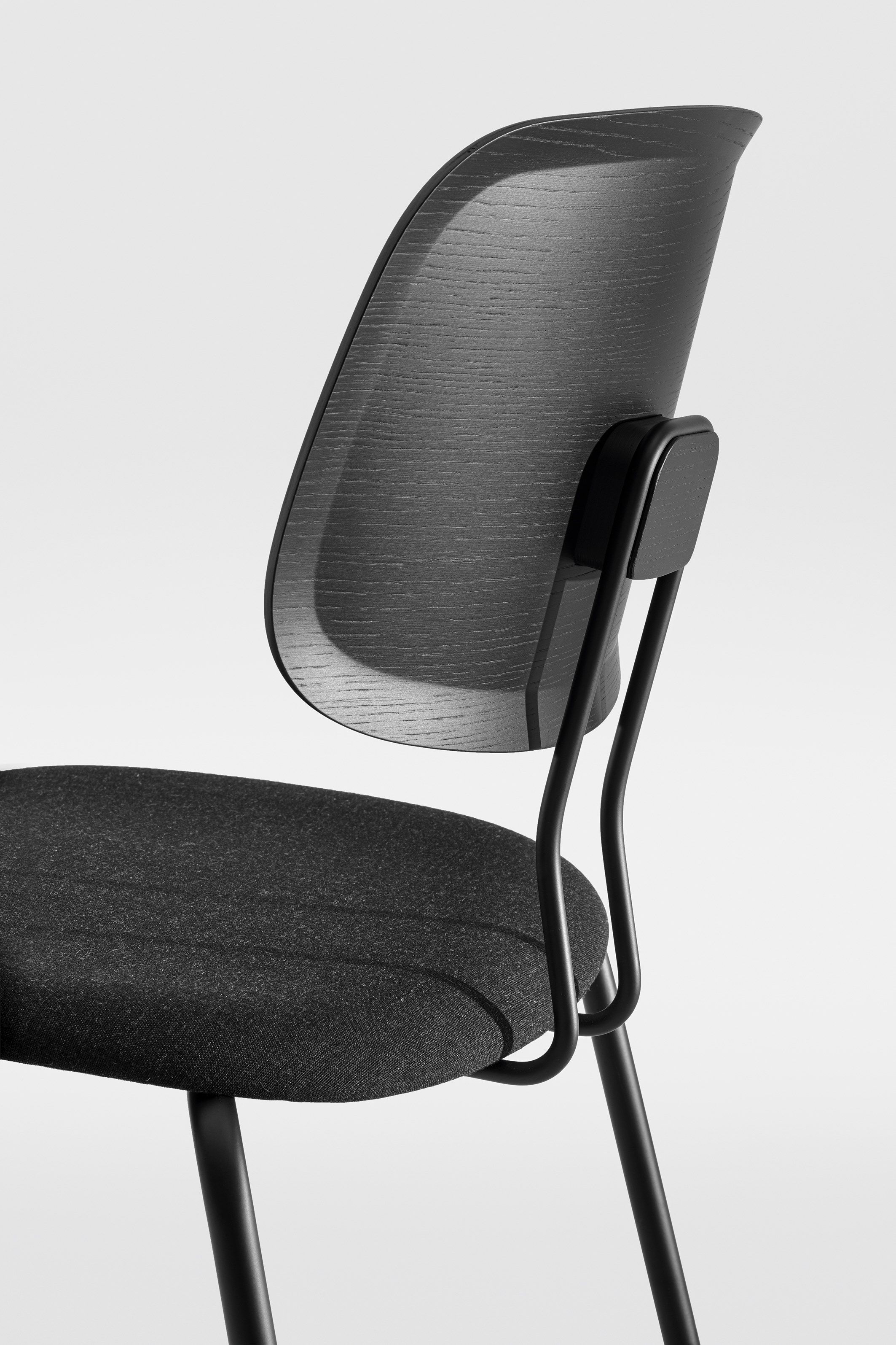 Деревянный стул с мягким сиденьем ZEITRAUM Okito ARCH-00024549 - Вид №2