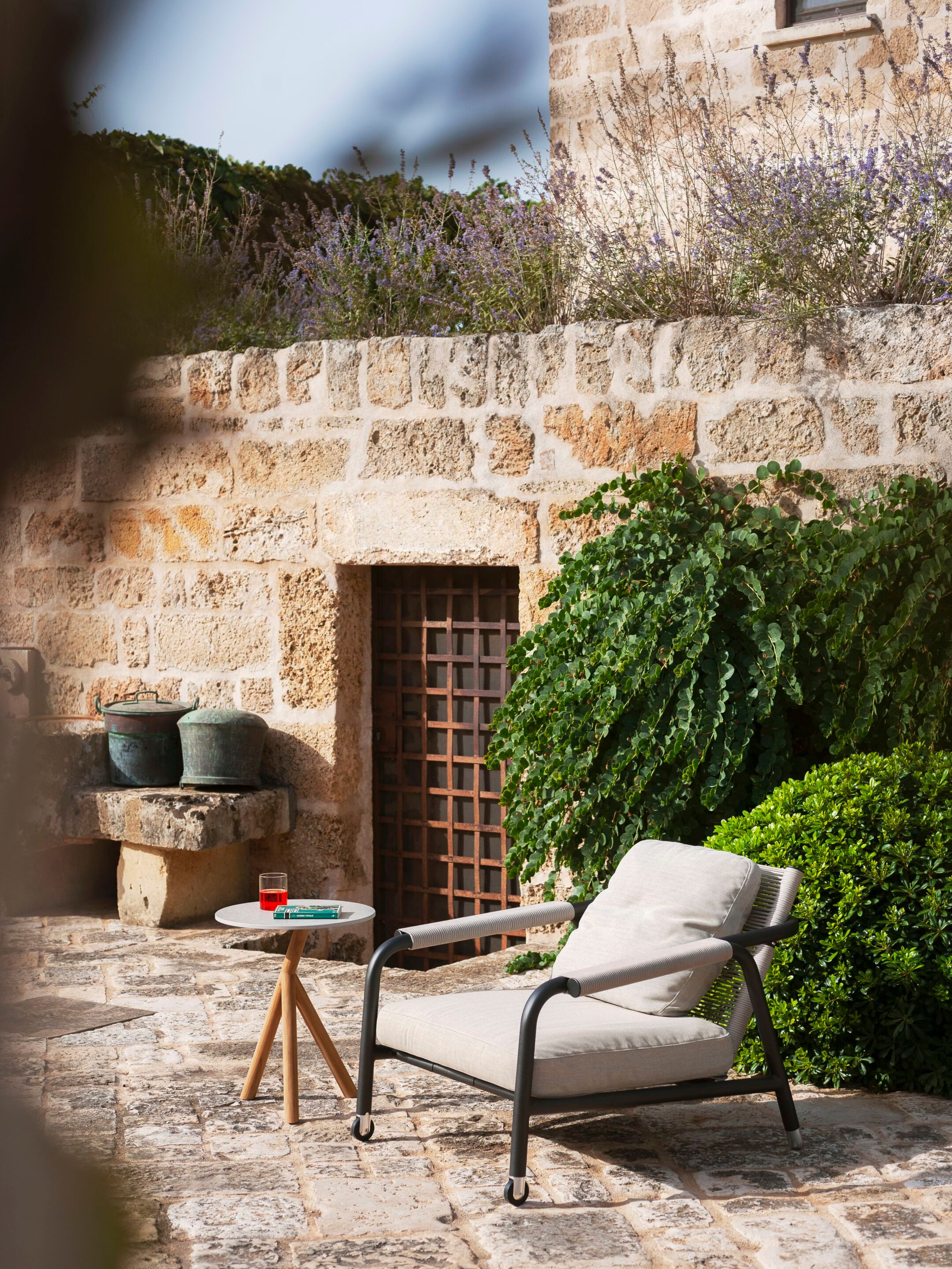 Высокий круглый садовый столик RODA Stork ARCH-00002996