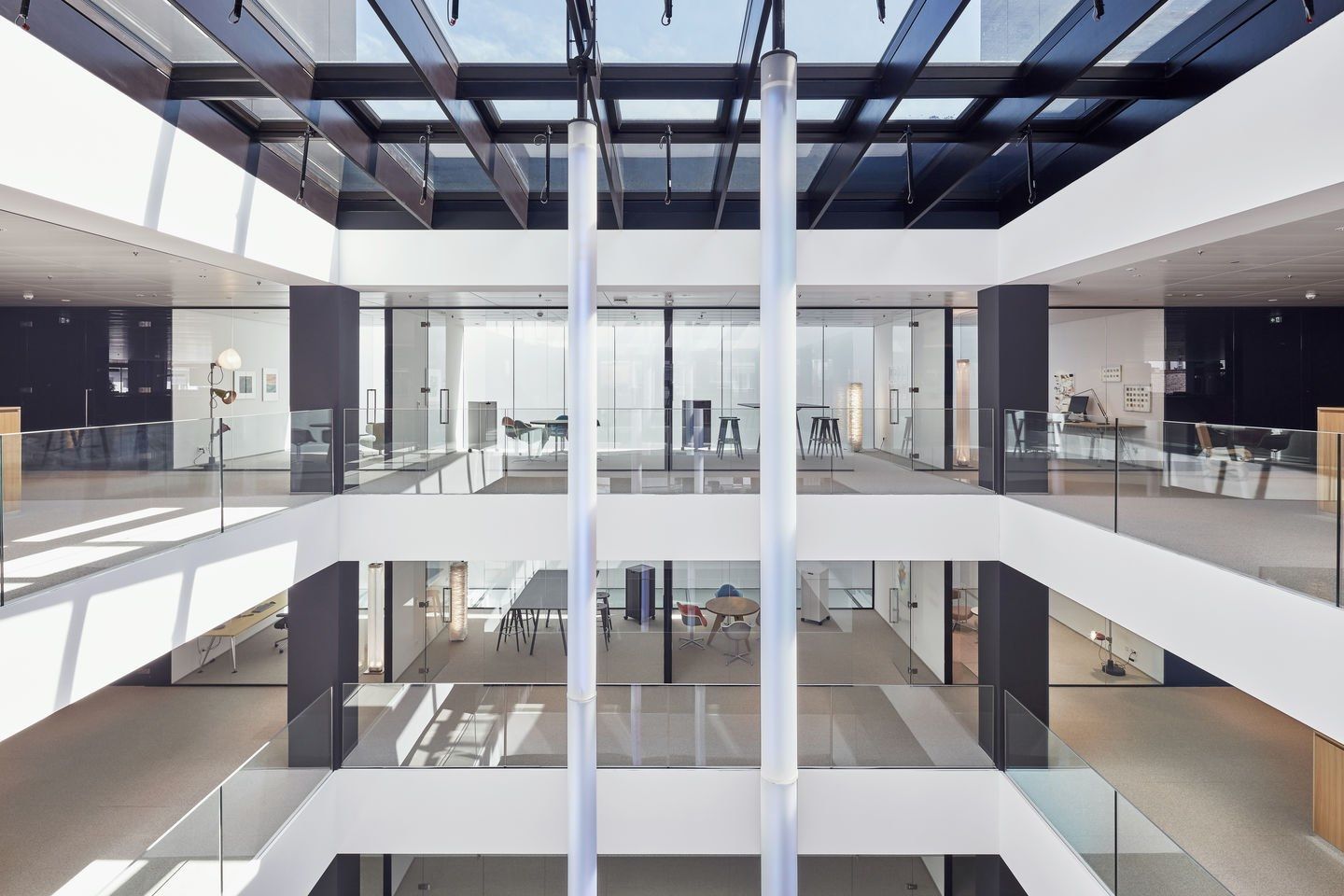 Стул из полипропилена с подлокотниками VITRA Eames Plastic Chair ARCH-00111973 - Вид №4