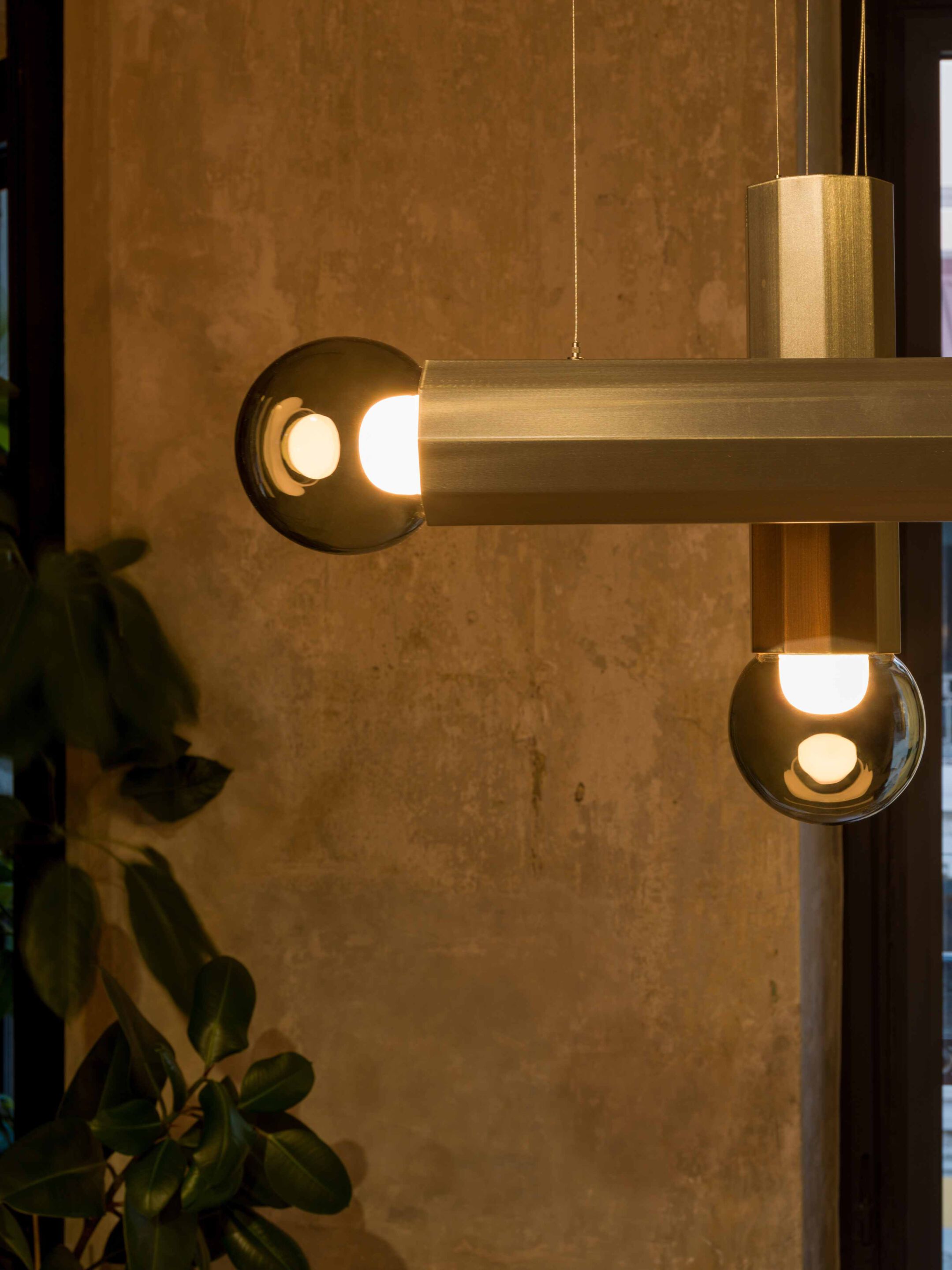 Выдувное стекло и металлический светодиодный подвесной светильник BROKIS Prisma ARCH-00087966 - Вид №19