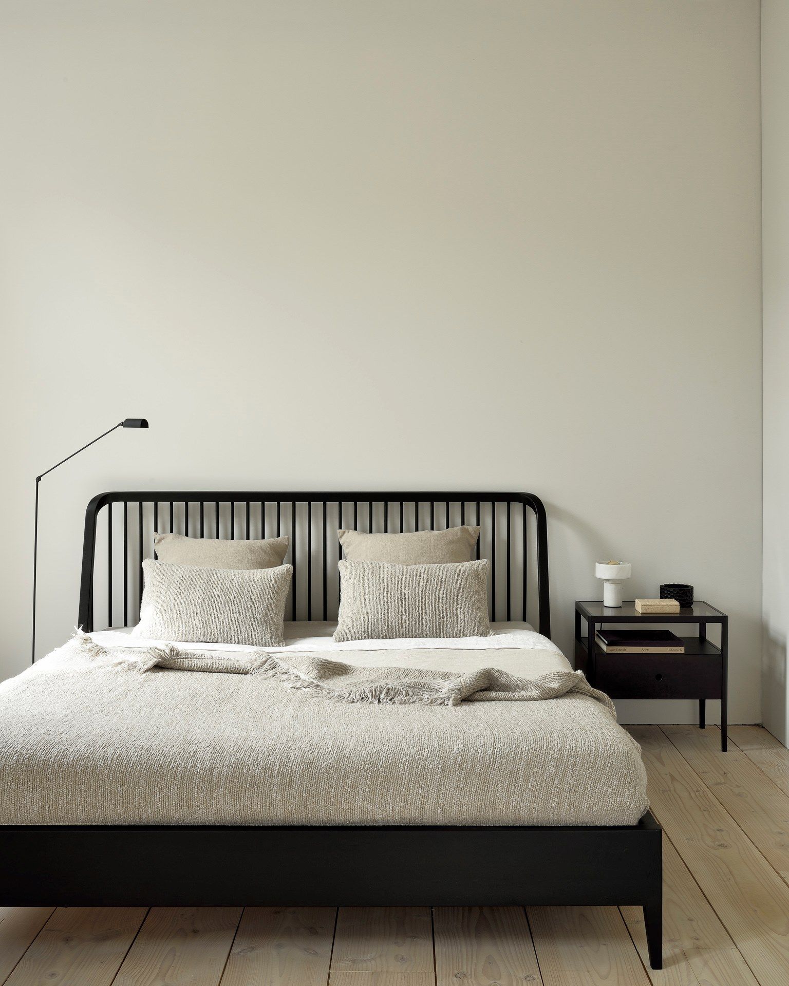 Прямоугольная тумбочка из дуба и стекла Ethnicraft Spindle ARCH-00148108 - Вид №8