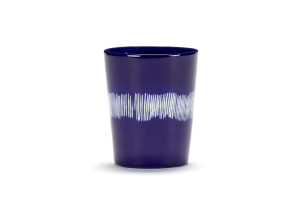 Глазурованная фарфоровая чашка