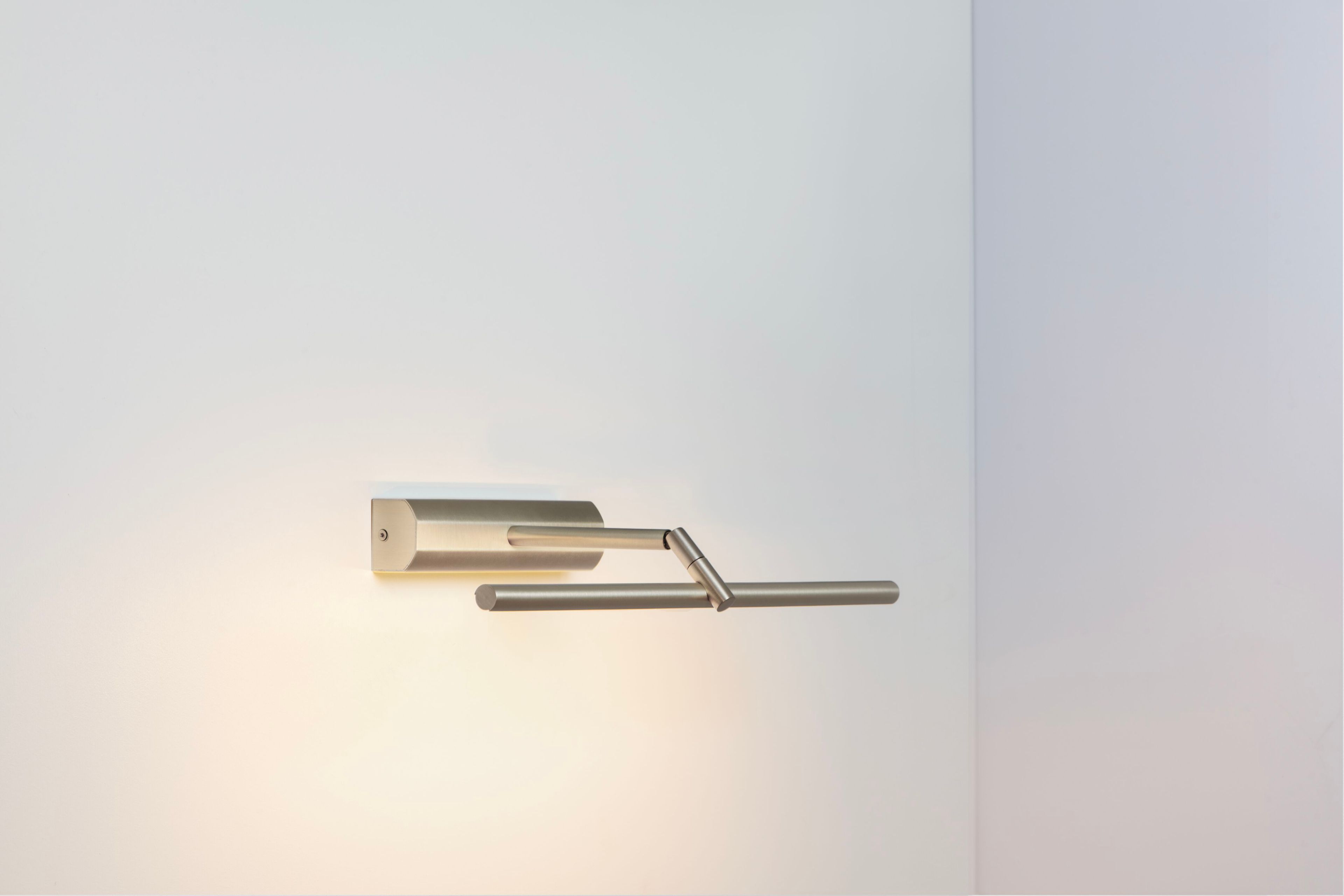 Латунный светодиодный настенный светильник для картин CVL Luminaires Airy ARCH-00060345 - Вид №11
