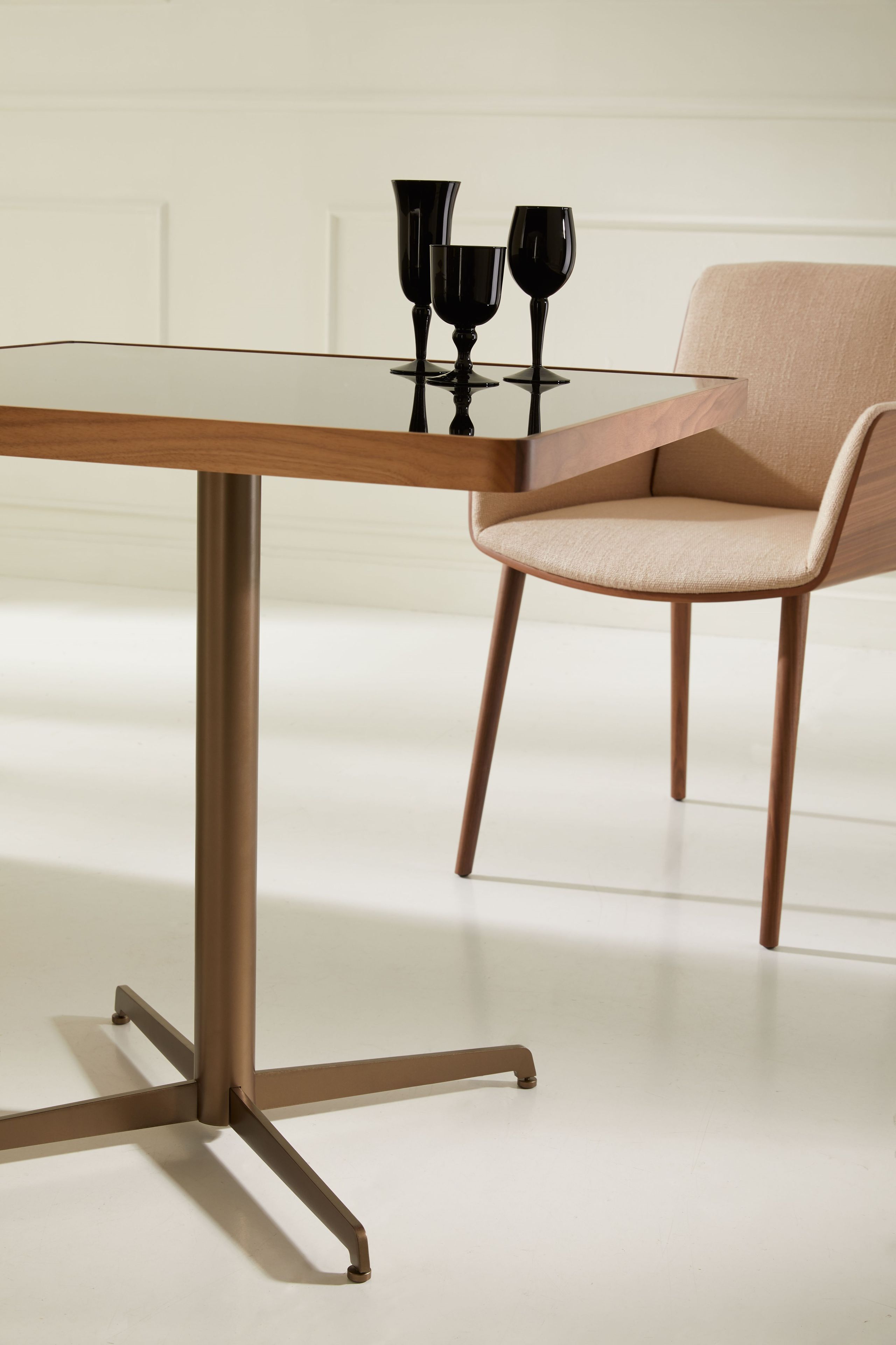 Мягкий тканевый стул с подлокотниками Punt HUG ARCH-00092567 - Вид №13