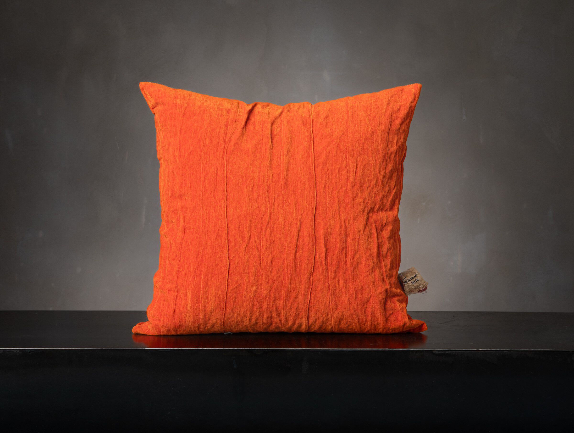 Бархатная квадратная подушка The House of Lyria EMMELIA ARCH-00076903