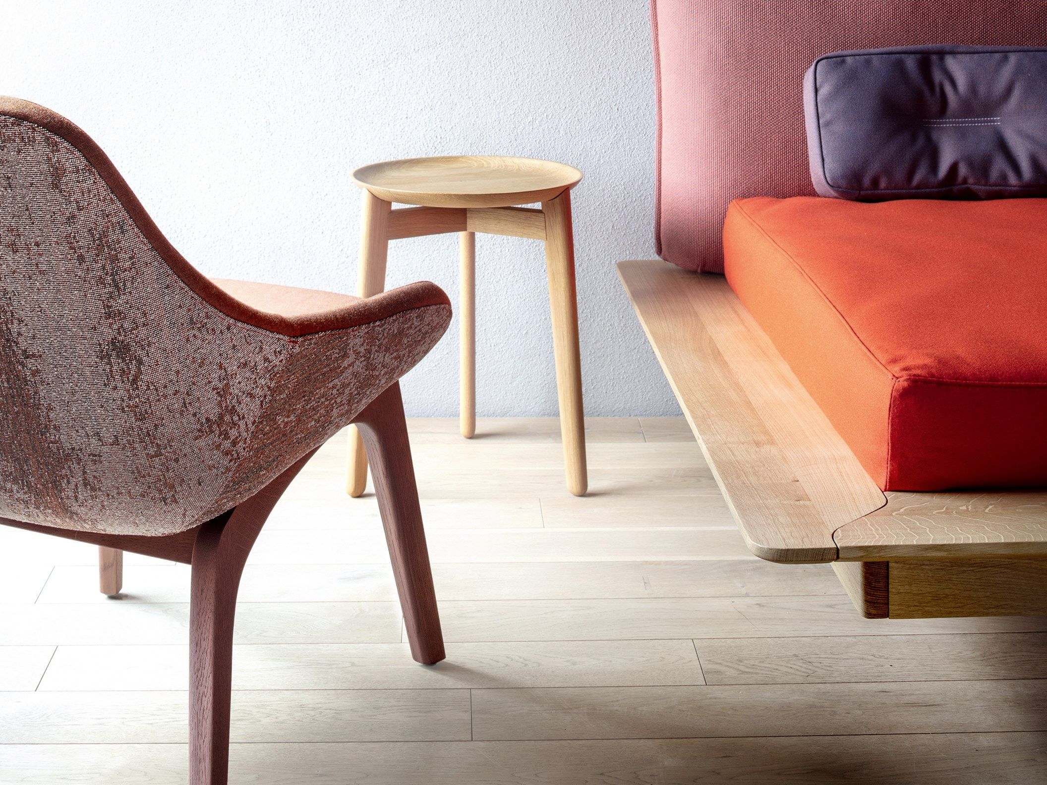 Деревянный круглый низкий журнальный столик ZEITRAUM PLAISIR ARCH-00010677 - Вид №3