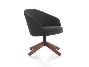 Тканевое кресло с подлокотниками